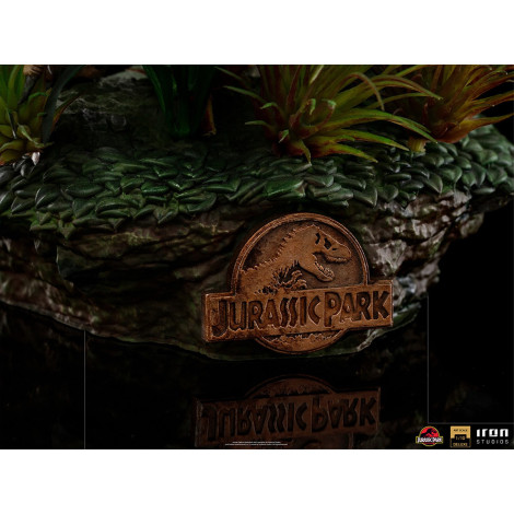 Jurassic Park Two Velociraptor Deluxe Figure