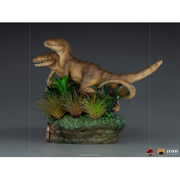 Jurassic Park Two Velociraptor Deluxe Figure