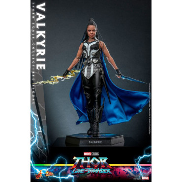 Figura 1/6 Valquíria 28 Cm Thor: Amor e Trovão Obra-prima