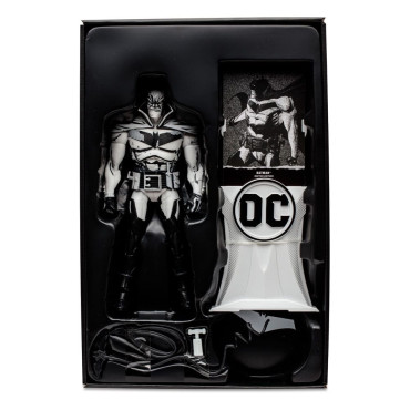 Figura do Batman Edição Sketch (Batman: Cavaleiro Branco) (Etiqueta Dourada) 18 Cm Dc Multiverso