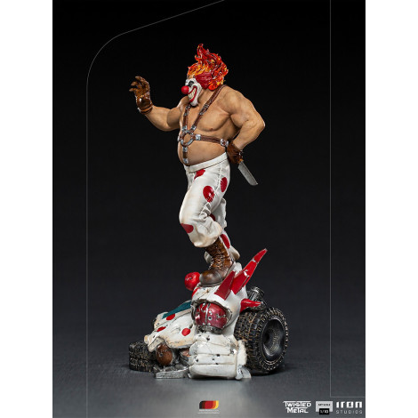 Figura de Sweet Tooth de Twisted Metal em escala artística