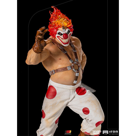 Figura de Sweet Tooth de Twisted Metal em escala artística