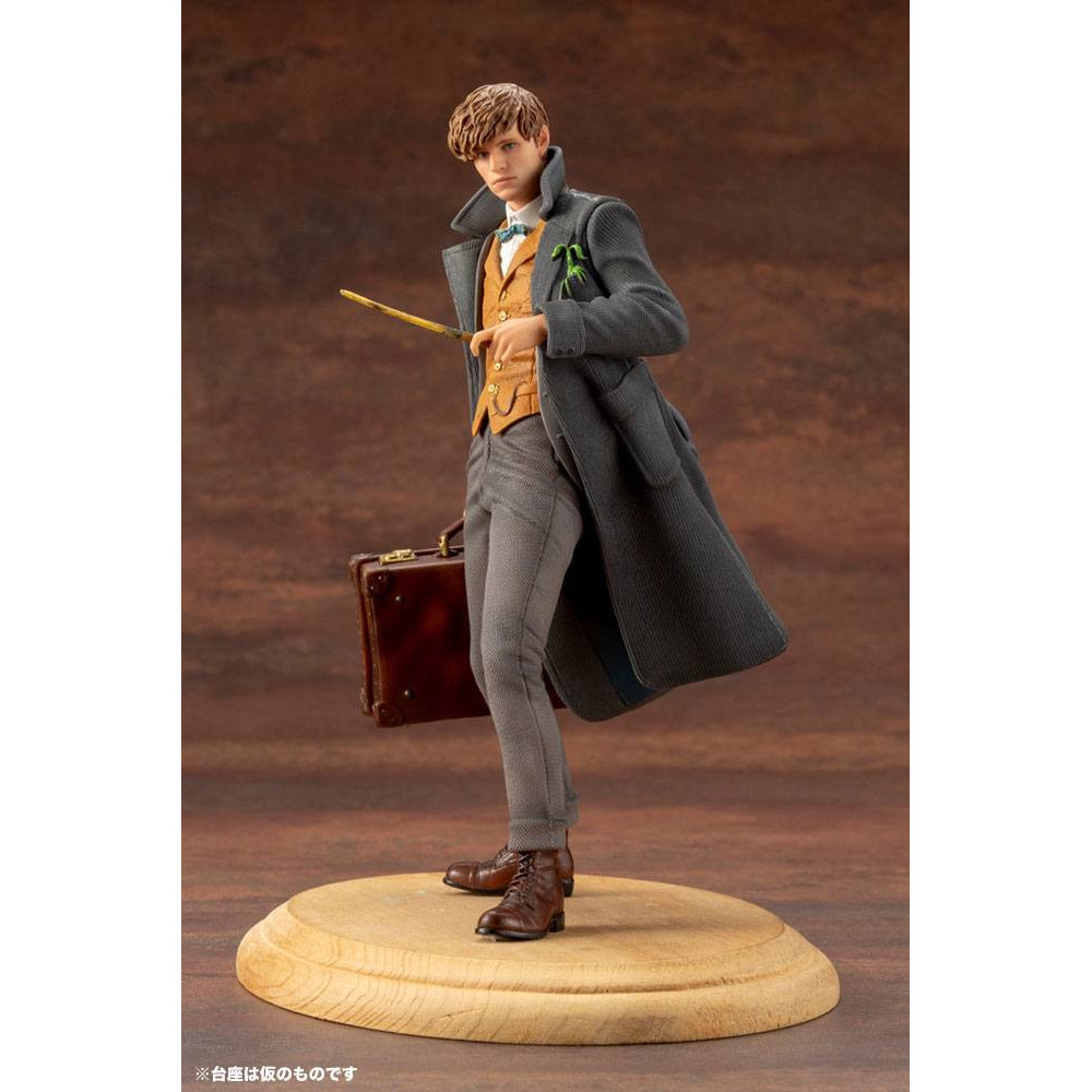 Animais Fantásticos 2 Pvc Artfx+ 1/10 Newt Scamander Figura 18 Cm