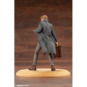 Animais Fantásticos 2 Pvc Artfx+ 1/10 Newt Scamander Figura 18 Cm