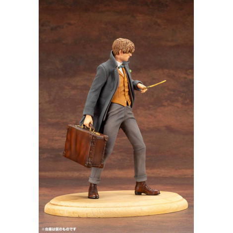 Animais Fantásticos 2 Pvc Artfx+ 1/10 Newt Scamander Figura 18 Cm