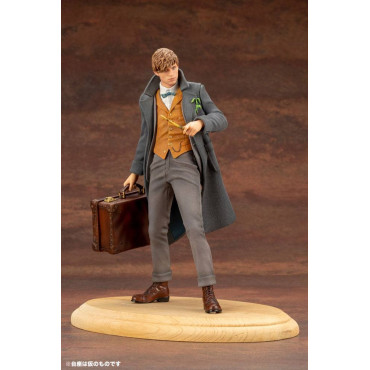 Animais Fantásticos 2 Pvc Artfx+ 1/10 Newt Scamander Figura 18 Cm