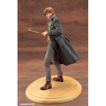 Animais Fantásticos 2 Pvc Artfx+ 1/10 Newt Scamander Figura 18 Cm