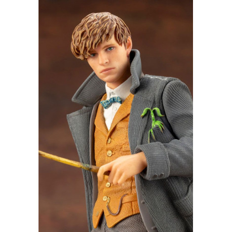 Animais Fantásticos 2 Pvc Artfx+ 1/10 Newt Scamander Figura 18 Cm