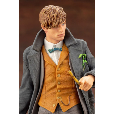 Animais Fantásticos 2 Pvc Artfx+ 1/10 Newt Scamander Figura 18 Cm