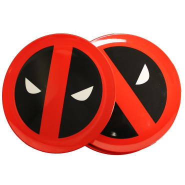 Conjunto de placas com o logotipo de Deadpool