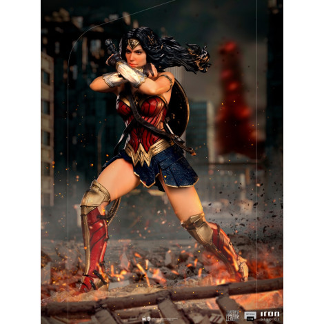 Figura da Mulher Maravilha da Liga da Justiça Dc