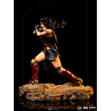 Figura da Mulher Maravilha da Liga da Justiça Dc