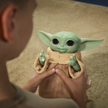 Baby Yoda Grogu animatronic eater El Mandalorian