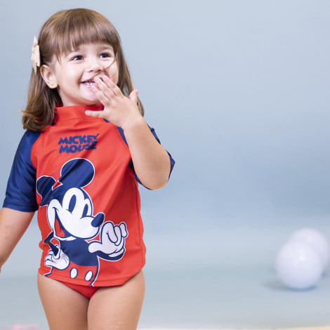 T-shirt Mickey para o banho do bebé