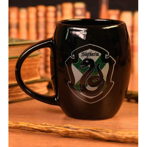 Caneca oval de Harry Potter com uniforme de Slytherin