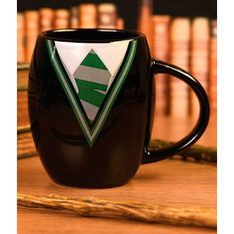 Caneca oval de Harry Potter com uniforme de Slytherin