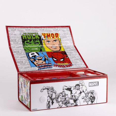 Conjunto de artigos de papelaria para colorir Marvel