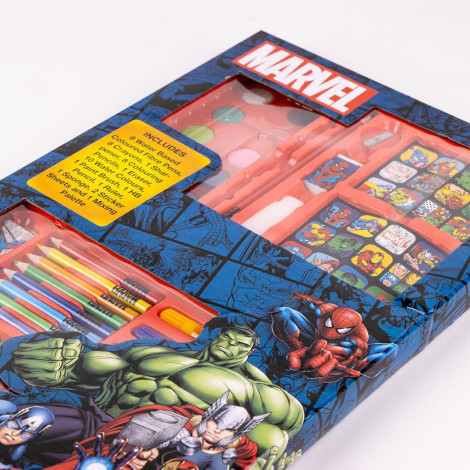 Conjunto de artigos de papelaria para colorir Marvel